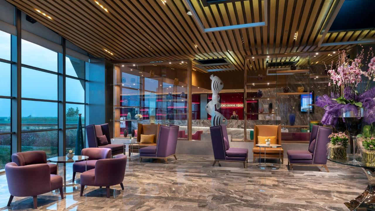 Crowne Plaza Florya Istanbul By Ihg Ξενοδοχείο Εξωτερικό φωτογραφία The lounge at the airport