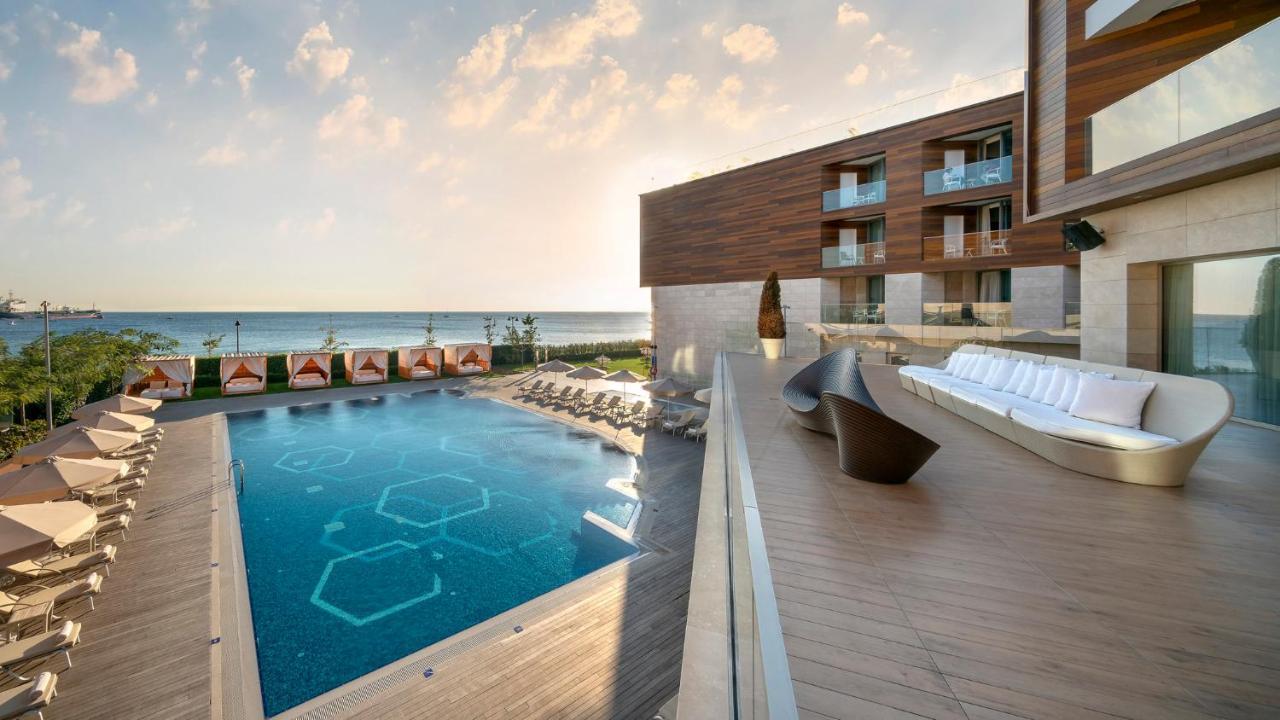 Crowne Plaza Florya Istanbul By Ihg Ξενοδοχείο Εξωτερικό φωτογραφία The hotel's pool